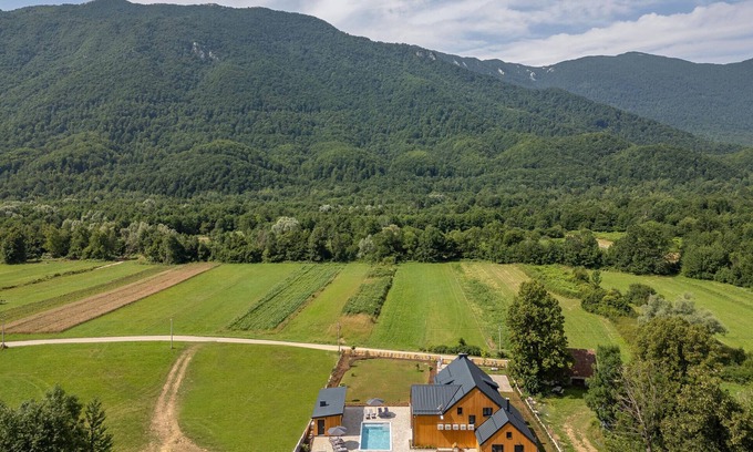 Brusane Maison | Belle maison à Rizvanusa avec sauna