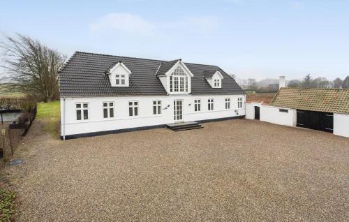 Roslev Maison | Nice Home In Roslev With Kitchen