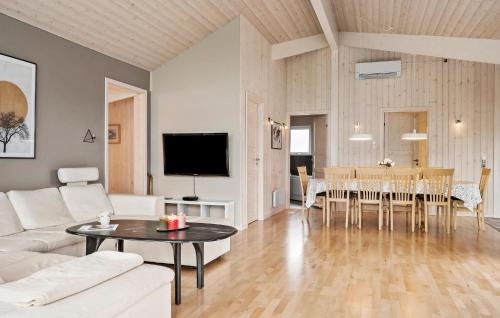 Grønninghoved Strand Maison | Nice Home In Sjølund With Wifi