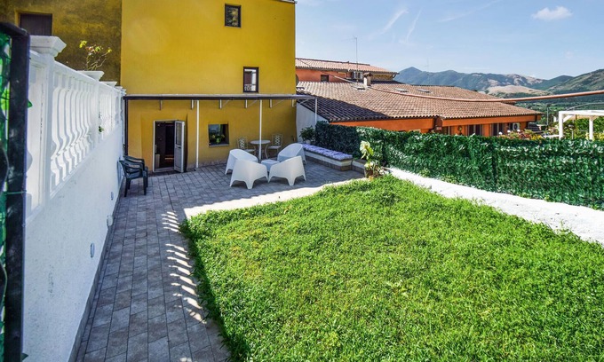 Venafro Maison | Nice home in Venafro with house a mountain view