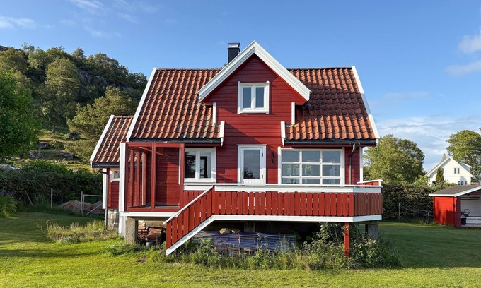 Vestre Amoy Maison | Nice home in vestre åmøy with sauna