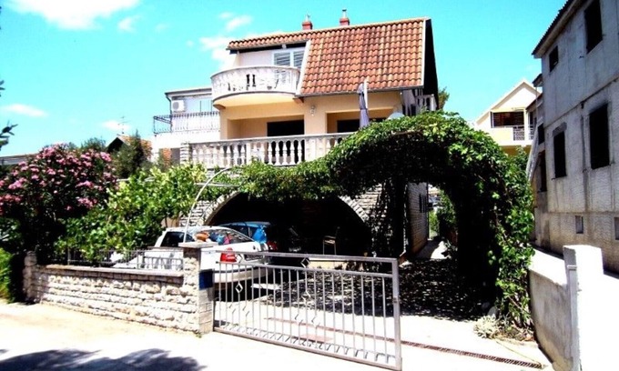 Zaboric Appartement | Belle maison - endroit calme - seulement 2 appartements - vue mer - à environ 30 m de la plage