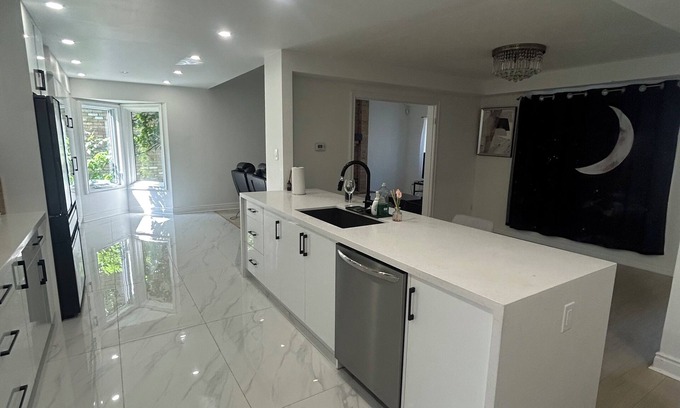 London Maison | Nice house walking distance to western university,3500sq renovation property