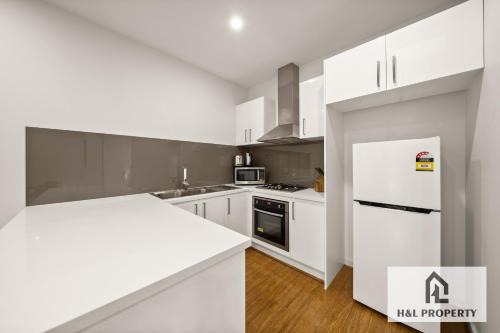 McKinnon Maison | Nice house walking to shopping center
