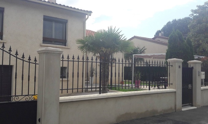 Castelginest Villa | JOLIE VILLA JARDIN CASTELGINEST TOULOUSE OCCITANIE BLAGNAC MEETT AEROPOR AIRBUS