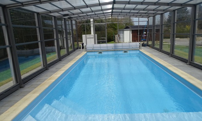 Verneusses Villa | Jolie maison avec piscine couverte chauffée