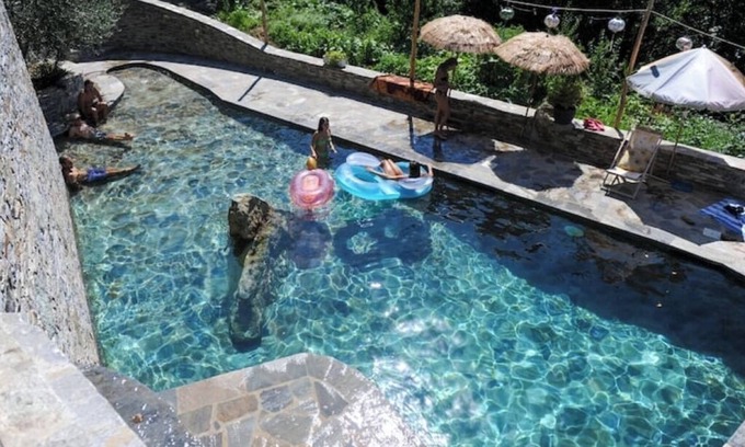 Monte Maison | Nice house with pool near a village