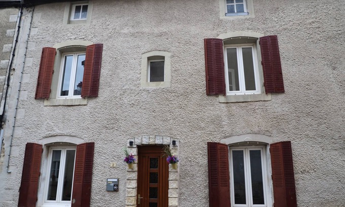 Vignory Maison | JOLIE PETITE MAISON village classé avec ruine d un chateau et très belle église