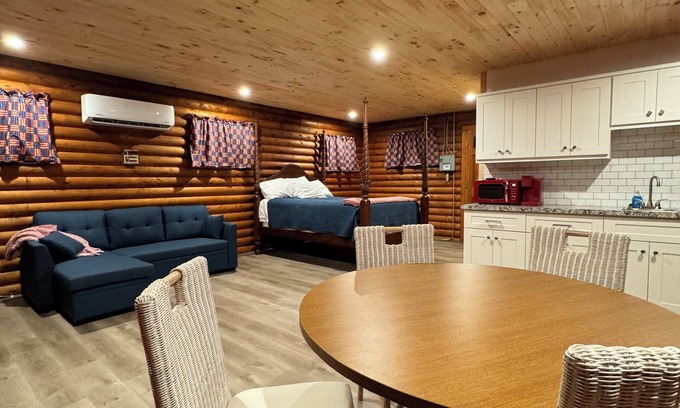 Cambridge Cabine | Nice log cabin on back country road with peace, quiet and the amenities of home