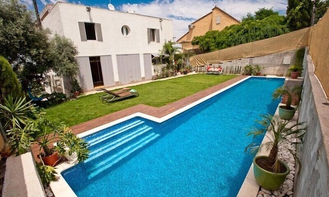 Triana Appartement | Joli studio avec piscine (16 * 3m eau salée / sans chlore), Wifi et jardin