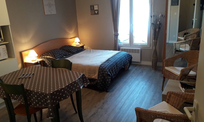 Bagneres-de-Bigorre Appartement | Joli studio coquet avec parking privé gratuit