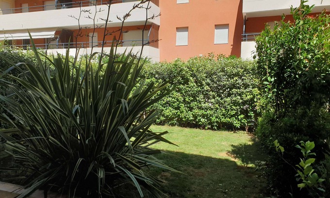 La Ciotat Appartement | Joli T2 à proximité du Port, Jardin et Terrasse privés,garages fermés