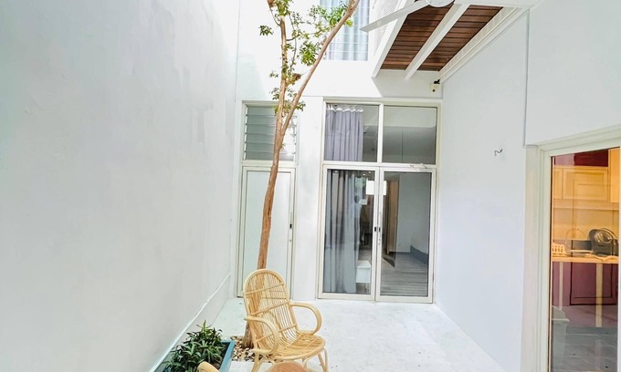Downtown George Town Maison | Nicely designed, serene and close to popular eateries and places of interest.