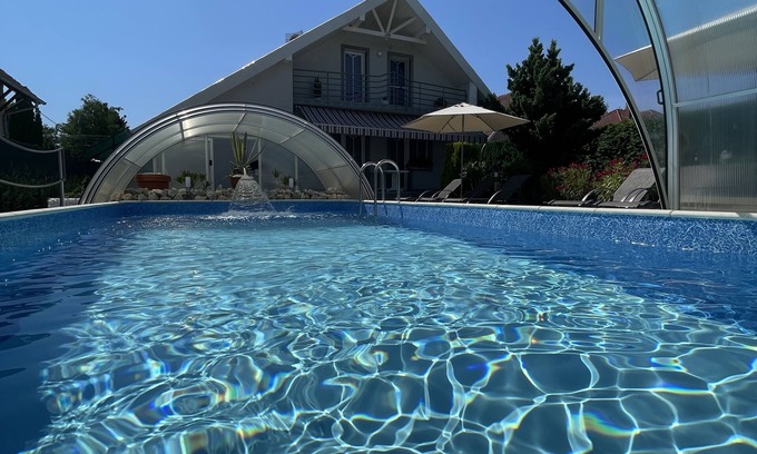 Balatonszarszo Appartement | Nicely equipped 2 bedroom apartment with pool near to the beach of lake Balaton