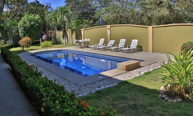 Potrero Hôtel | Nicely priced hotel room with 2 beds in Potrero with pool - TV and AC