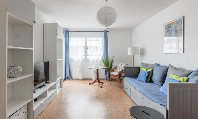 Quartier Chorier-Berriat Appartement | Nicolas III: 2 chambres, parking, balcon, confortable et calme