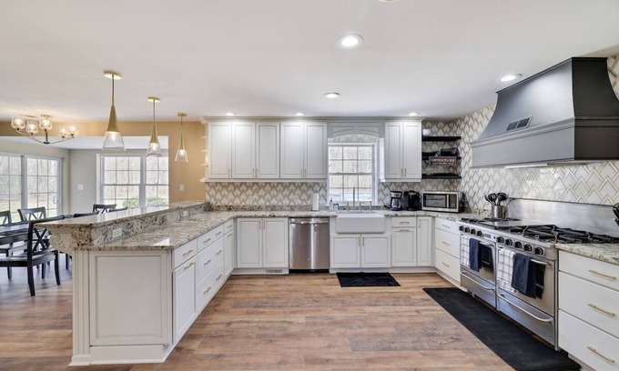 Kresgeville Maison | Nicole’s Place PA · Luxe Lrg Pocono House for 18 Hot Tub/Gameroom/Pool
