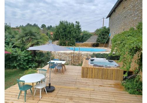 Saint-Amant-de-Bonnieure Maison | Nid Charentais Angouleme pool jacuzzi