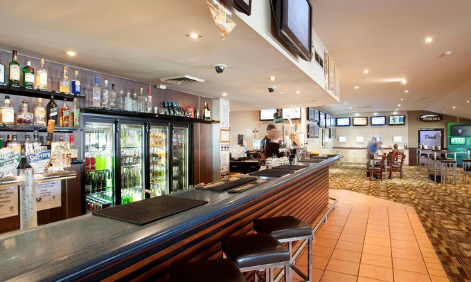 Manoora Hôtel | Nightcap at Edge Hill Tavern