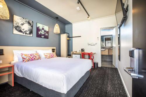 Clayton Hôtel | Nightcap at Monash Hotel