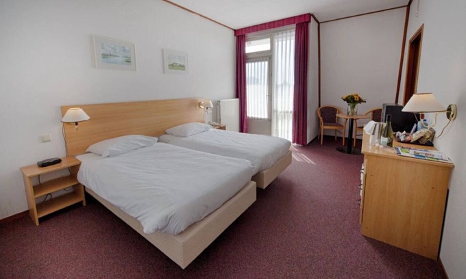 Ooij Hôtel | Nijmegen Area Comfort: Explore Trails, River Views and Dining