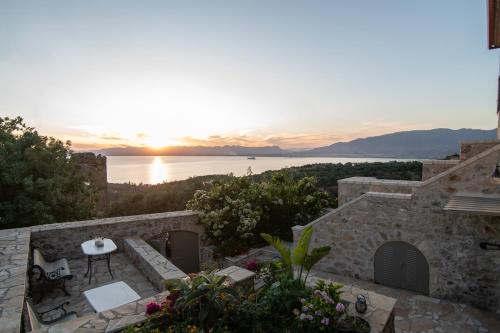 Kalamata Appartement | Niki's Tower - Stone Gems by the Sea