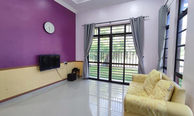 Kampung Pagar Besi Maison | NikNa Homestay Batu Rakit - WIFI