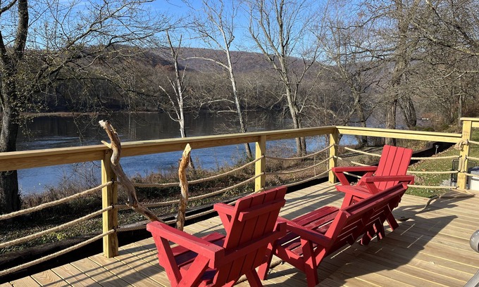 Mifflintown Maison | Niman House is a fishermans paradise, river front on the beautiful Juniata River
