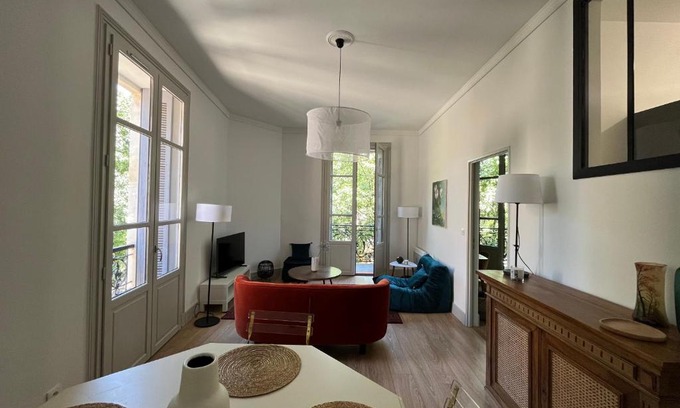 Nimes City Centre Appartement | Nimes , appartement rénové dans immeuble classé.