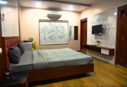 Brahmapur Hôtel | Nirmalya Grand,500mtrs from BAM Railway Station, Brahmapur