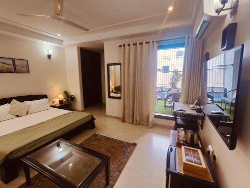 New Delhi Maison | Niro GK2