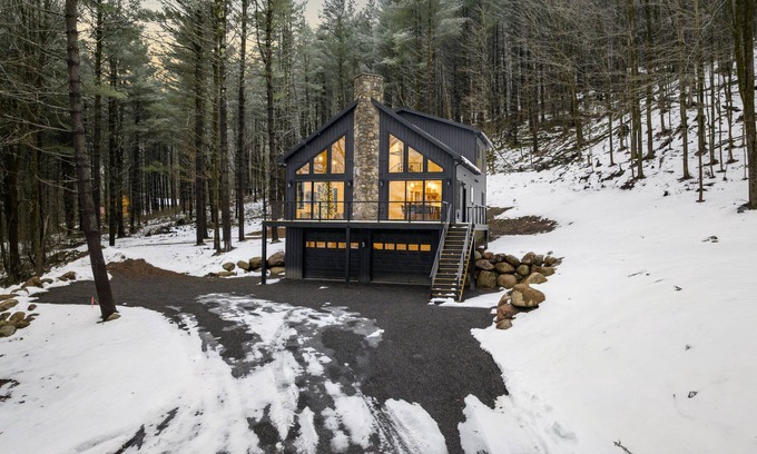 Turin Maison | Luxurious Tug Hill Lodge-Direct Snowmobile Access