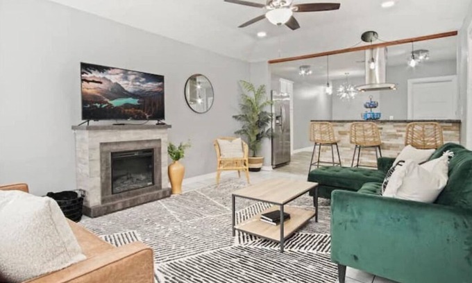 Miller Maison | New Bungalow by State Fairgrounds & Downtown OKC!