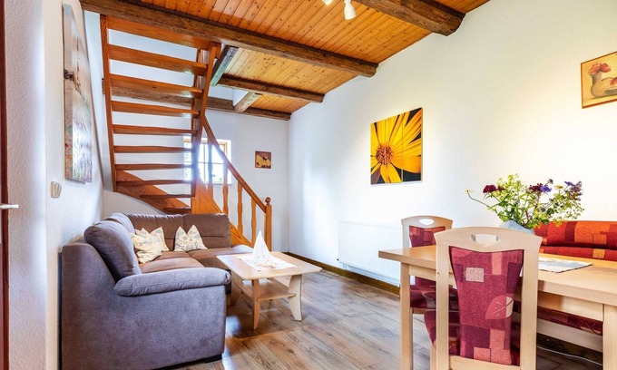 Steffenshagen Appartement | Nr. 1 - 3 Zimmer Ferienwohnung mit Terrasse und Garten - Ostsee Bauernhof Schwalbennest OFC 15