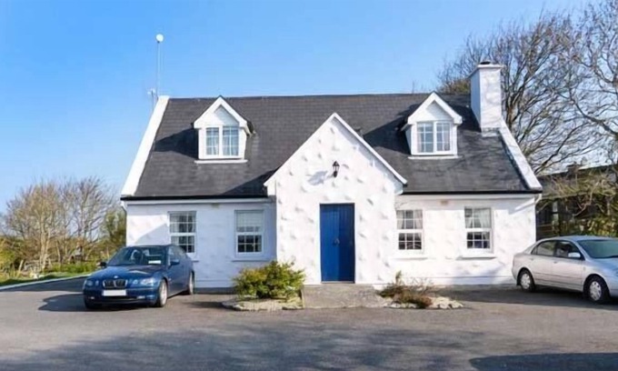 Kilcolgan Cottage | No. 1 Apt, Brandy Harbour Cottage, BALLINDERREEN, COMTÉ GALWAY