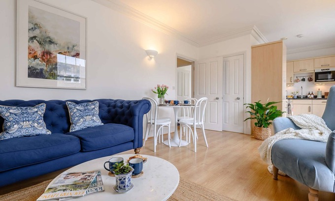 Bath Appartement | No.10 at Herschel - stylish city apartment for 3 - with parking