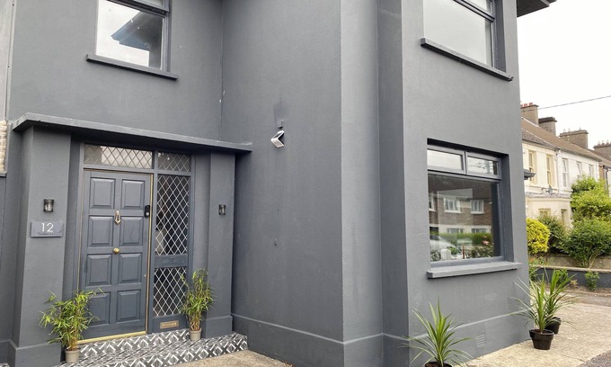 Claddagh Maison | * No 12 Boutique Guest House *Galway City, 6 bed/ 6 En-Suite