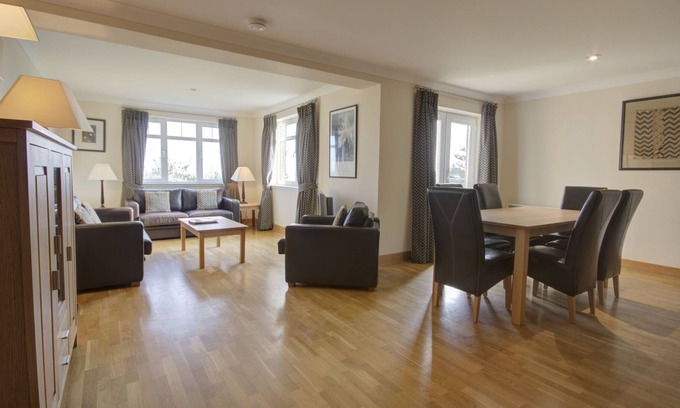 Brora Appartement | No.2 The Links is a gorgeous ground floor apartment located at the heart of the rural village, Brora
