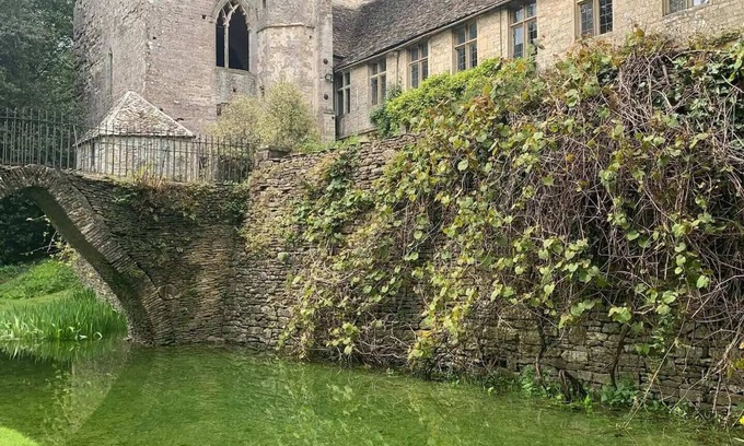 Beverston Autre | No 24 Beverston Castle