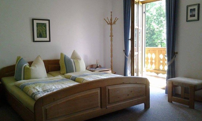Weissbach Appartement | Große Ferienwohnung Wohn/Schlafraum Nr. 3