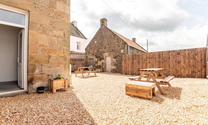 Leuchars Maison | No 67 Leuchars (Nr St Andrews) Ample Free Parking