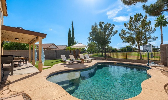 Greenfield Lakes Maison | No Fee Heated Pool W/ Yard Game On The Golf Course. Kid Friendly!
