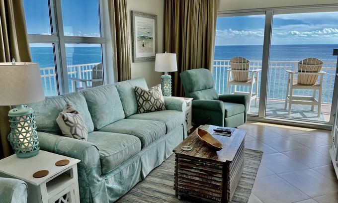 Gulf Shores Copropriété | Crystal Shores 1001, unité de coin est, deux suites king avec salle de bain privée