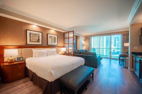 Las Vegas Maison | No Resort Fee Strip View Balcony+ Free Valet+ Pool