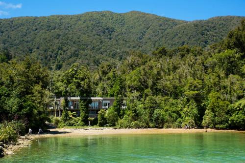 Furneaux Maison | No Road Inn in Endeavour Inlet, Marlborough Sounds