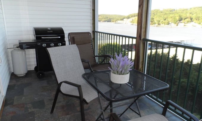 Camdenton Copropriété | Pas d'étapes / à pied / Mise à jour 2BD / 2BA avec bordereau de bateau 12x30 inclus Great View !!!