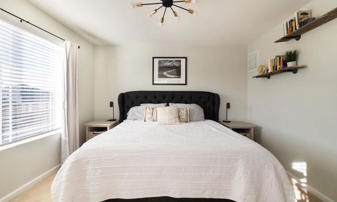 Denver Maison | No xtra fees, 2br, 2.5ba, 3-story townhome, pet friendly with beautiful kitchen