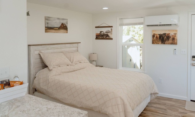 North Platte Maison | Noelle's Nest Close to Everything! Pet Friendly!