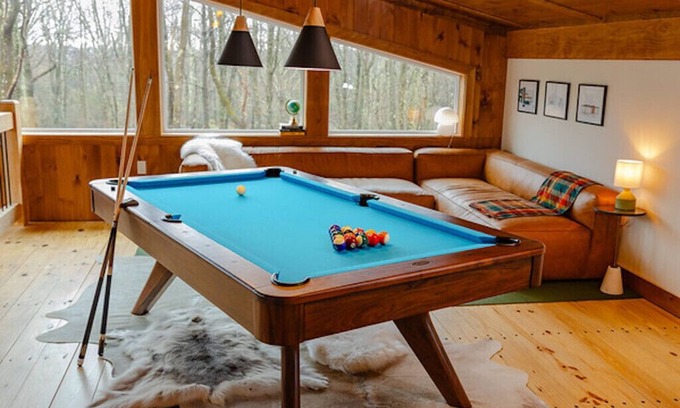 Jim Thorpe Cabine | Noir Haus - NEW! Custom luxury cabin 2 acres w pool table fire pit hot tub