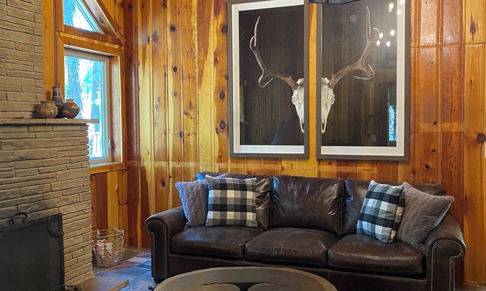 Ruidoso Cabine | Noisy Water Cabin- 3-bdrm river front cabin Upper Canyon,Ruidoso.